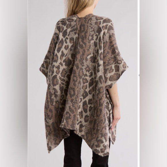 NWT Vince Camuto Animal Sequin Wrap - Picture 2 of 3